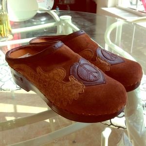 Lucky Brand Peace Clogs