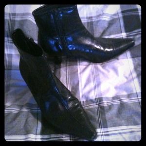 ✅Reduced✅Black, soft patent leather ankle boots.