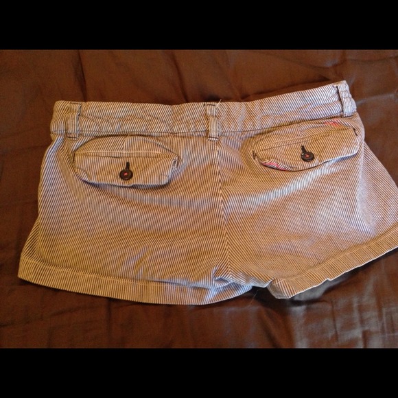 Shorts - Picture 2 of 3