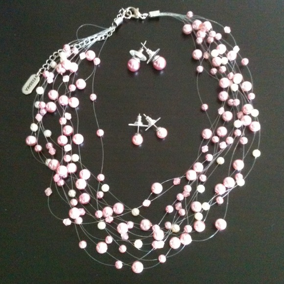 Pink pearl fashion necklace with matching earrings
