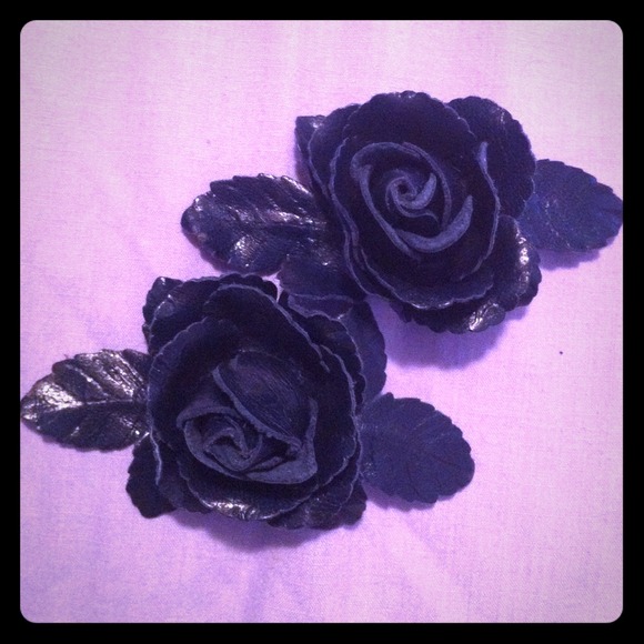 SOLD! Vintage shoe clips-navy blue leather roses