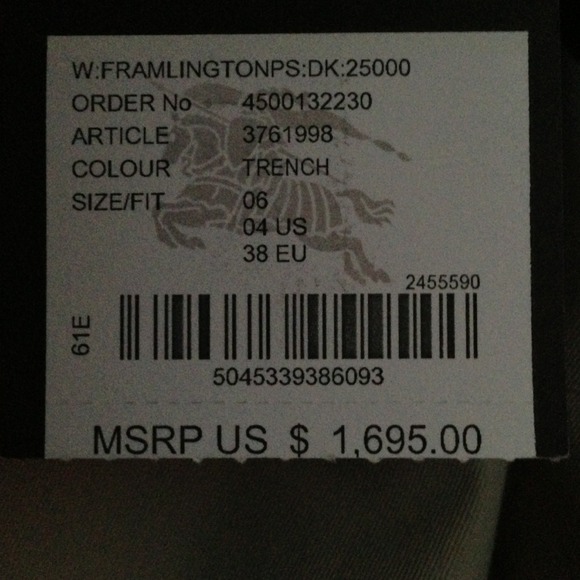 Authentic Burberry Trench with Patent Leather - Picture 4 of 4