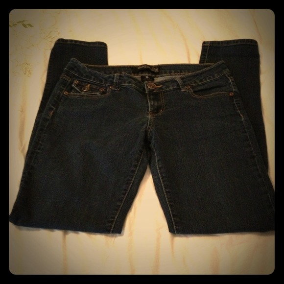 Sold in bundle Size 9 skinny jeans