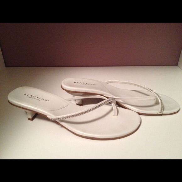 Kenneth Cole Reaction 7 1/2 white leather sandals - Picture 1 of 4