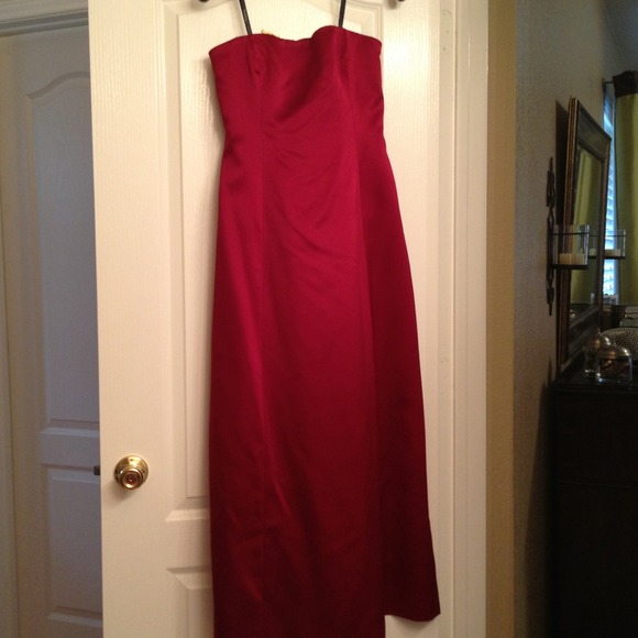 Dresses & Skirts - Nicole Miller red strapless gown