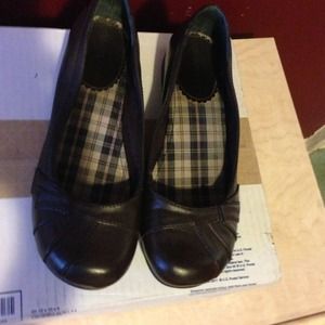 Shi shoes size 6.5 in brown color