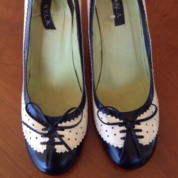 N. Y. L. A. Heels sz 8