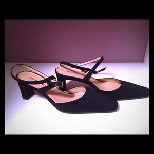 Linda Allard Ellen Tracy navy  7 1/2 shoes