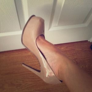Nude pumps