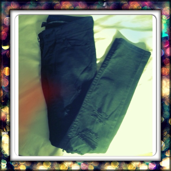 *SOLD* Black distressed skinny jeans