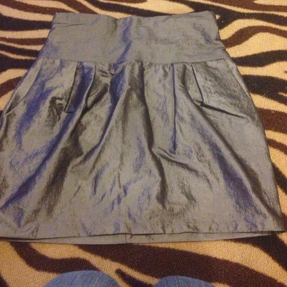 🚫Traded🚫Gray/silver skirt