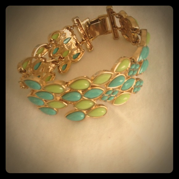 ⭐SOLD⭐Banana Republic Turquoise Green Bracelet