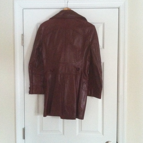 Leather 3/4 Burgandy designer coat like new - Picture 2 of 3