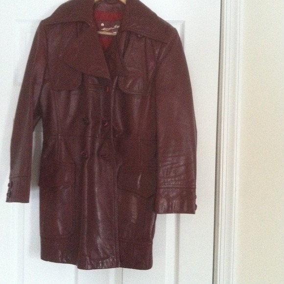 Leather 3/4 Burgandy designer coat like new - Picture 3 of 3