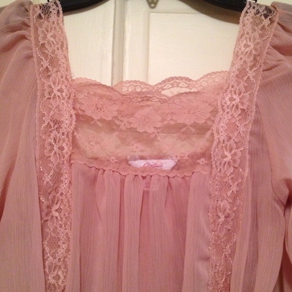 Pretty peasant top!!! 🌷🌷🌷 - Picture 2 of 3