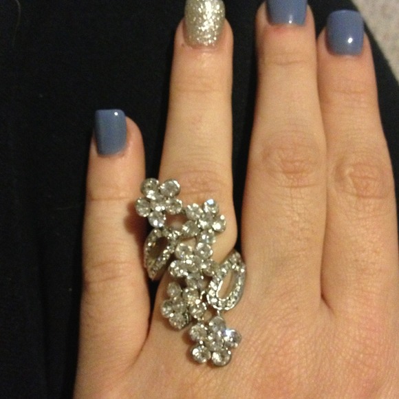 Flower Ring - Picture 1 of 2