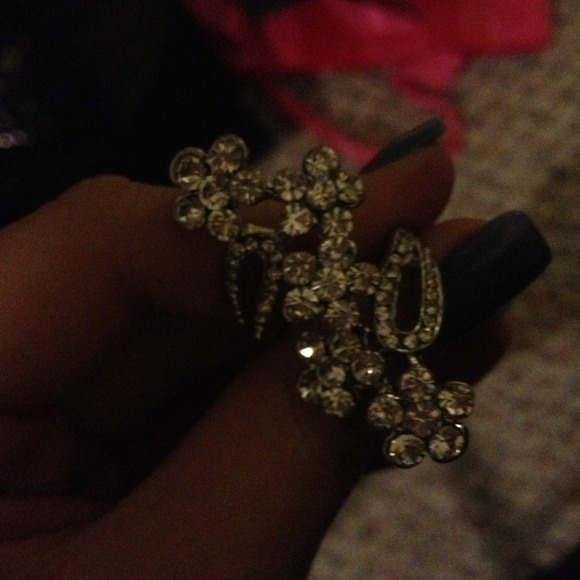 Flower Ring - Picture 2 of 2