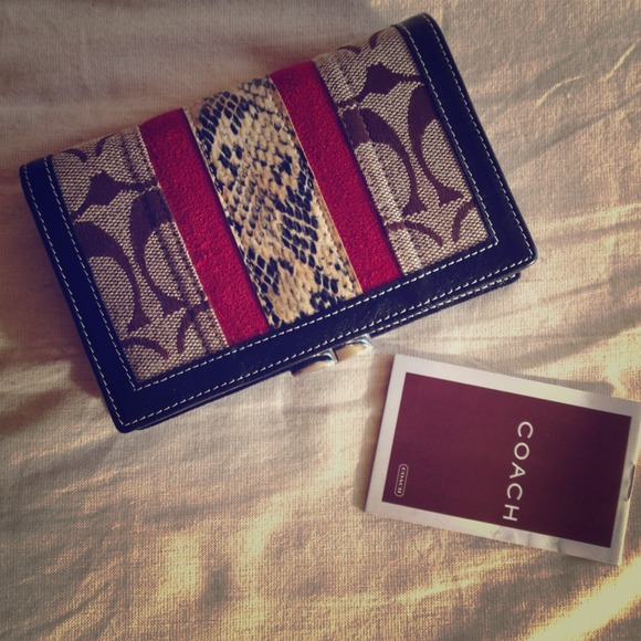 Coach Clutches & Wallets - ⭕❌SOLD❌⭕Coach leather wallet. Authentic NWT