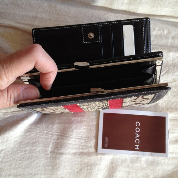 ⭕❌SOLD❌⭕Coach leather wallet. Authentic NWT - Picture 2 of 4