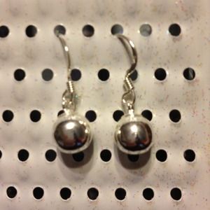 Silver pearl drop earrings