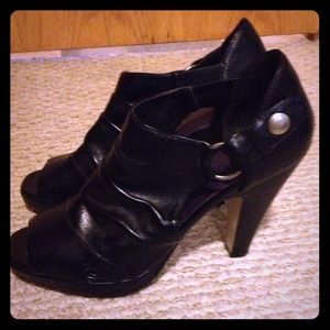 🌟REDUCED🌟Madden Girl peep toe heels w straps