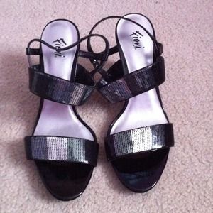 Fioni black strap heels sz 8