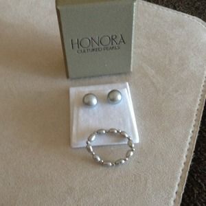 Pearl Stud Earrings and Pearl stretch ring