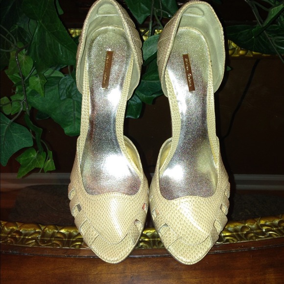 Camel peep toe shoe. - Picture 1 of 2