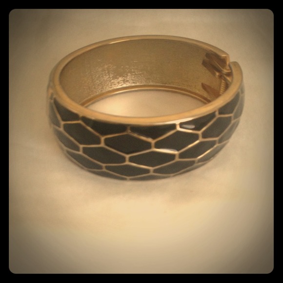 ⭐SOLD⭐Ann Taylor Black and Gold Bangle