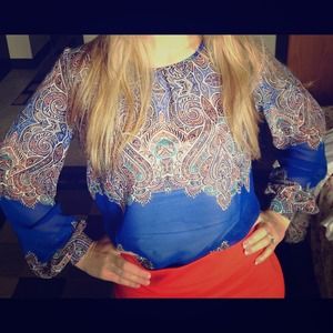 🚫*SOLD*!!!!Classy and elegant top/flowy blouse.