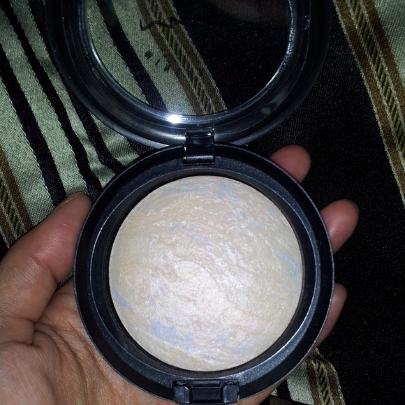 🔴SOLD🔴 MAC LE Skinfinish Lightscapade
