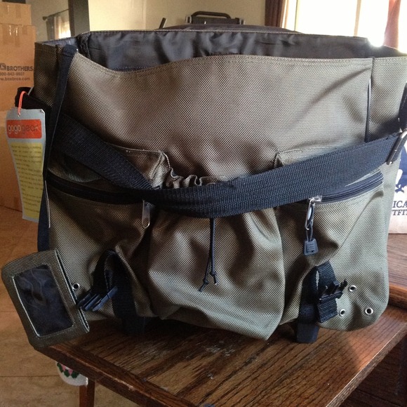 Handbags - Reserved for @gus226 gogogear travel case