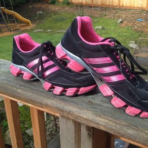 Last chance! REDUCED💔Adidas shoes size 8 1/2 fits
