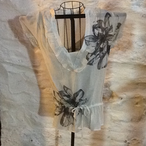 ****Sold  to @ymares41****Floral Top
