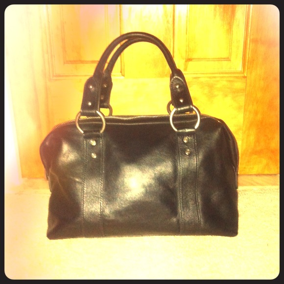 Black leather day or night 👗👠