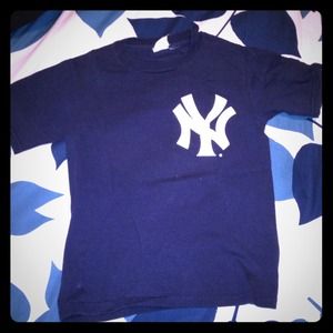 <SOLD> New York Yankees t shirt