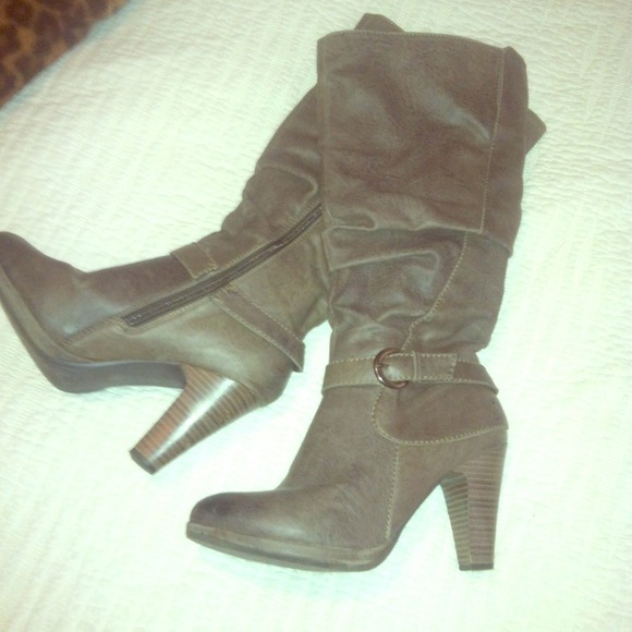 Mid-Calf Brownish Taupe Boot