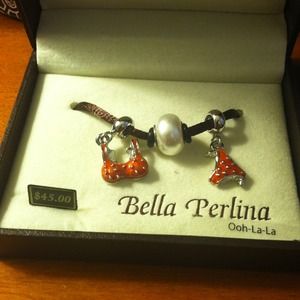 👙Two different charms w/spacer beads 👙