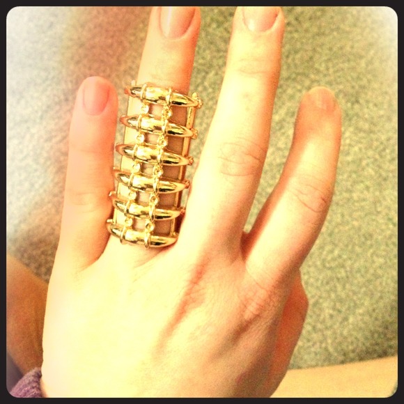 Fashion Gold tone Ring. **traded**
