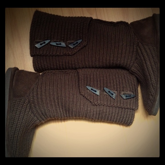 Bearpaw crochet boots size 8