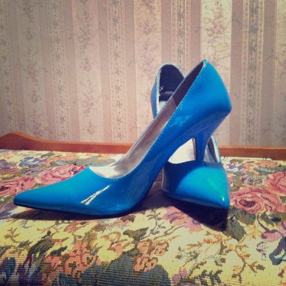 Size 7 teal blue pumps