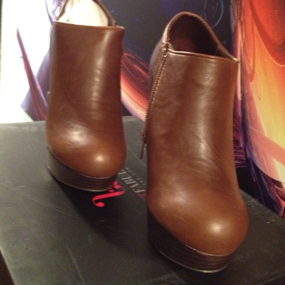 Leather boot - Picture 2 of 3