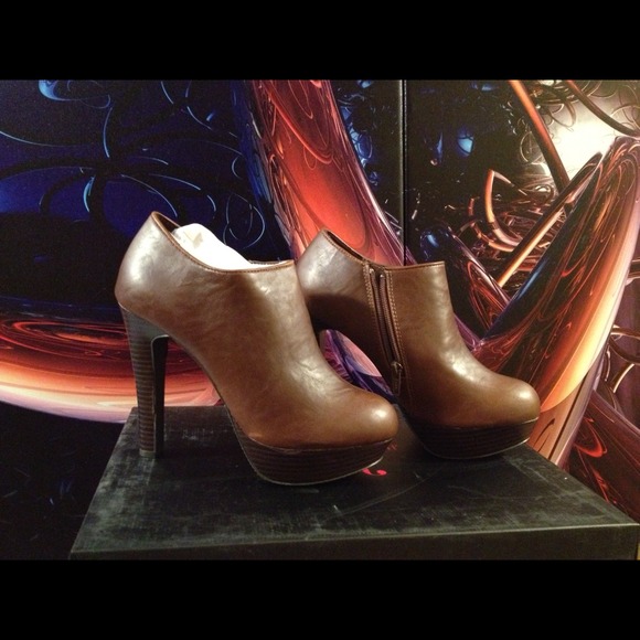 Leather boot - Picture 3 of 3