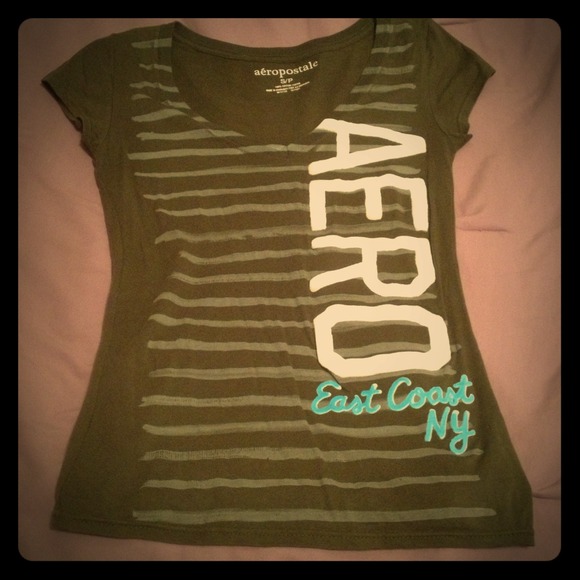 ⛔SOLD⛔Dark green tee