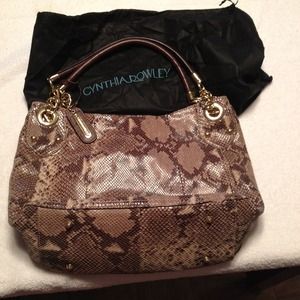 Cynthia Rowley Shoulder bag w/ dust cover