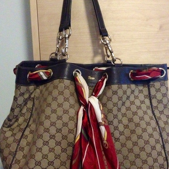 SOLD 100%authentic Gucci Large purse(SOLD) - Picture 1 of 4