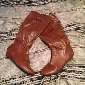 Slouchy boots worn once