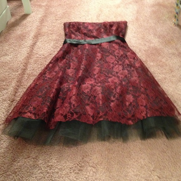 Holiday Strapless Dress - Picture 3 of 4