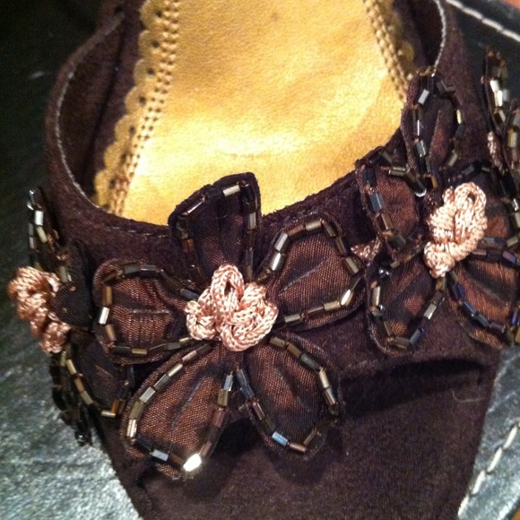 *REDUCED* Seychelles Brown Felt Wedge Sandal - Picture 2 of 4