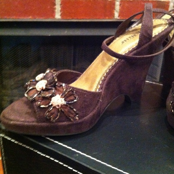 *REDUCED* Seychelles Brown Felt Wedge Sandal - Picture 3 of 4